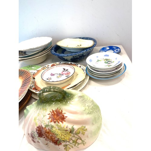 318 - Selection of miscellaneous pottery to include plates, dishes, saucers etc