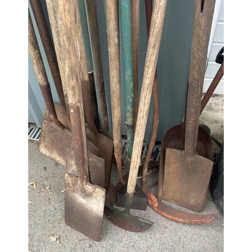 100J - Selection vintage garden tools