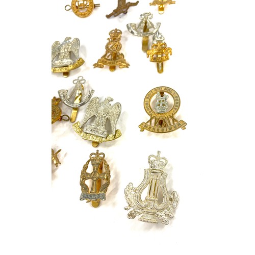 493 - 14 military cap badges