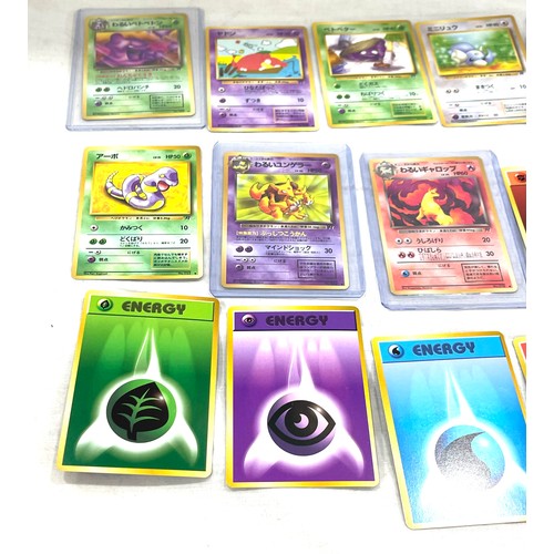 521 - 1996-1998 Pokemon team pocket set, 8 x Pokemon cards, 6 x energy cards