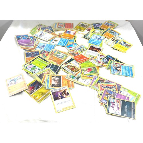 533 - Large selection of Pokemon cards