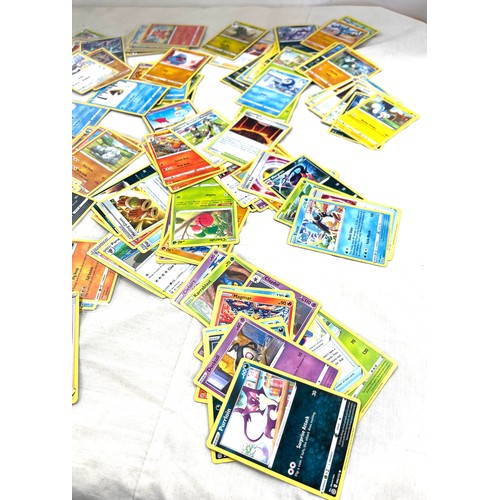 533 - Large selection of Pokemon cards