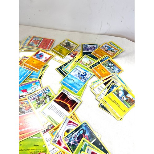 533 - Large selection of Pokemon cards