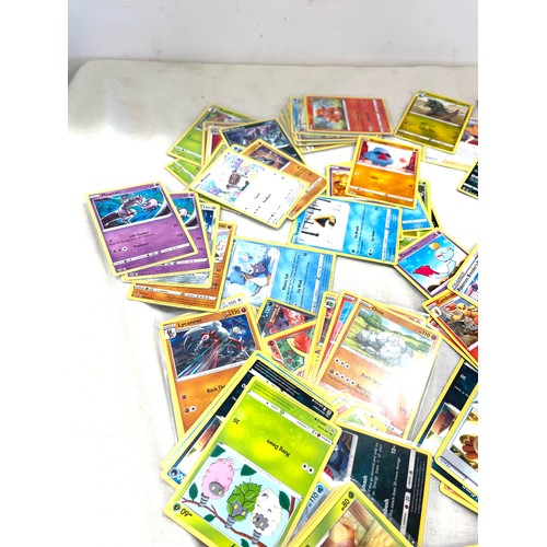 533 - Large selection of Pokemon cards