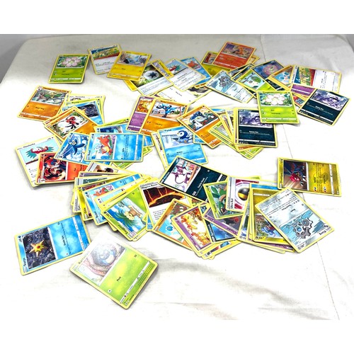 524 - Large selection of Pokemon cards