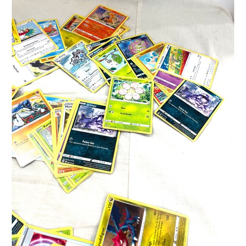 524 - Large selection of Pokemon cards