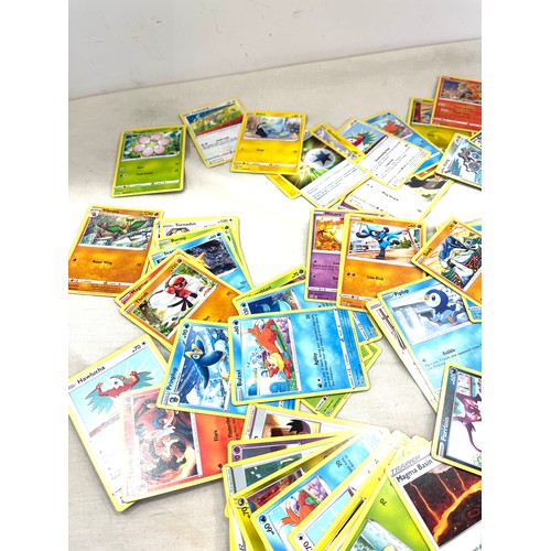 524 - Large selection of Pokemon cards