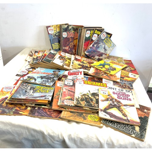 19 - Selection of vintage Battle picture library comics / magazines