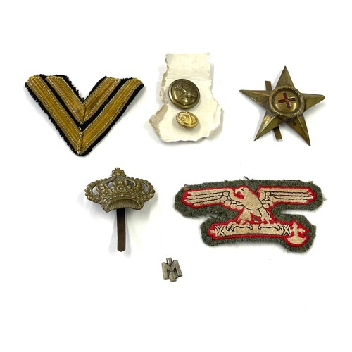 538 - Selection military pin badges, patches