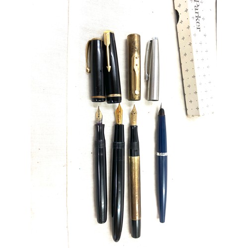 490 - 4 Vintage fountain pens includes 3 14ct gold nibbed parker fountain pens includes some boxed