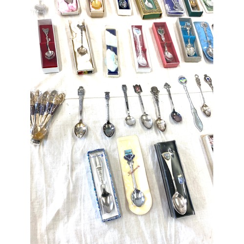 512 - Large selection of souvenir spoons includes 2 oriental silver spoons