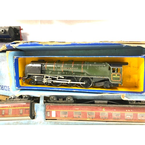 189 - Hornby 48158 train, Hornby loco 6917, Hornby L12 Duchess of Montrose Locomotive 46232, Duchess of At... 