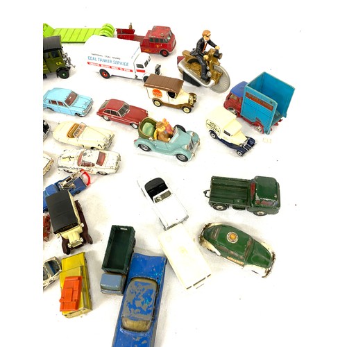 171 - Large selection of vintage and later cars includes dinky, match box, corgi etc