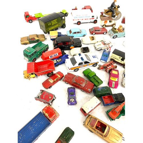 171 - Large selection of vintage and later cars includes dinky, match box, corgi etc