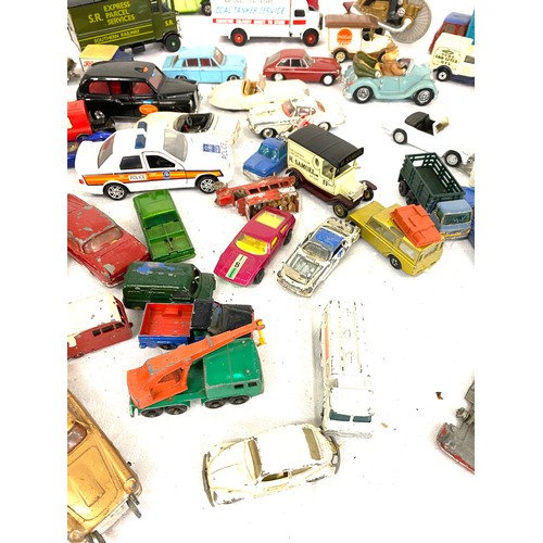 171 - Large selection of vintage and later cars includes dinky, match box, corgi etc