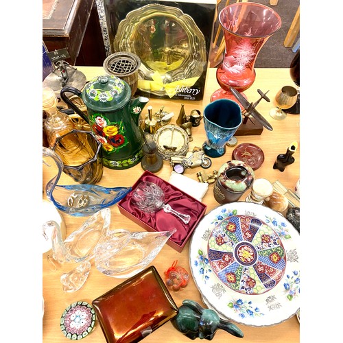 391 - Large selection of collectable miscellaneous pieces to include Carltonware, Imari plate etc