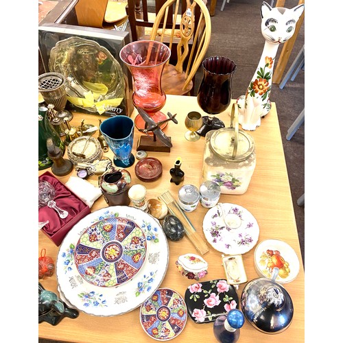 391 - Large selection of collectable miscellaneous pieces to include Carltonware, Imari plate etc