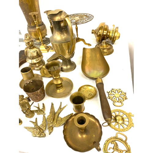 224 - Selection of assorted brass pieces to include candle sticks, trivets etc