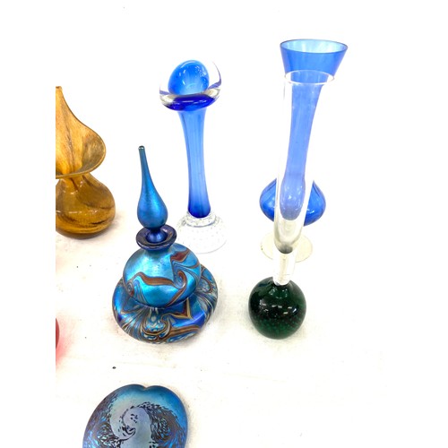 62 - Selection of collectable glass pieces