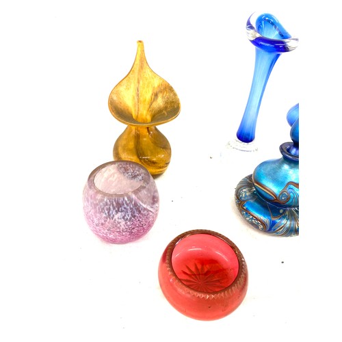 62 - Selection of collectable glass pieces