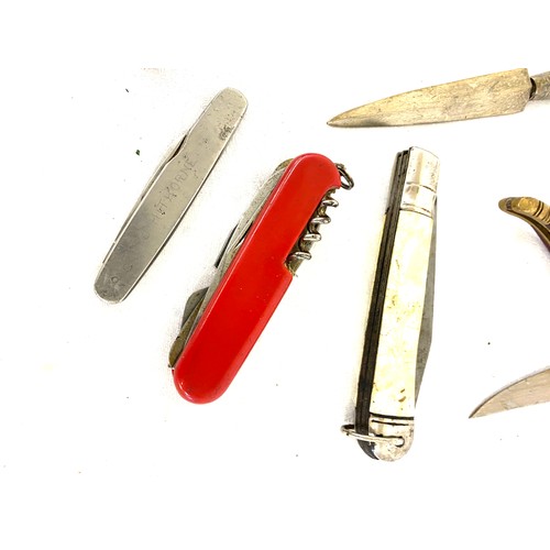 483 - Selection of vintage pocket knifes etc