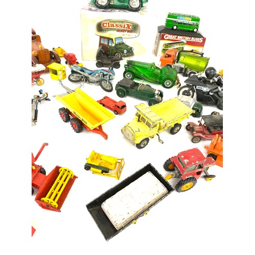 232 - Selection of vintage and later diecast vehicles to include a Dinky etc