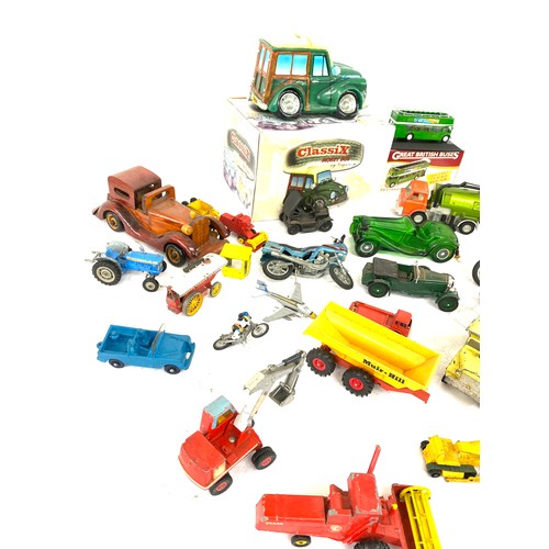 232 - Selection of vintage and later diecast vehicles to include a Dinky etc