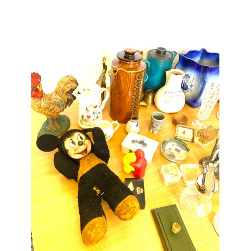 354 - Large selection of miscellaneous to include glass wear,
pottery and brassware etc