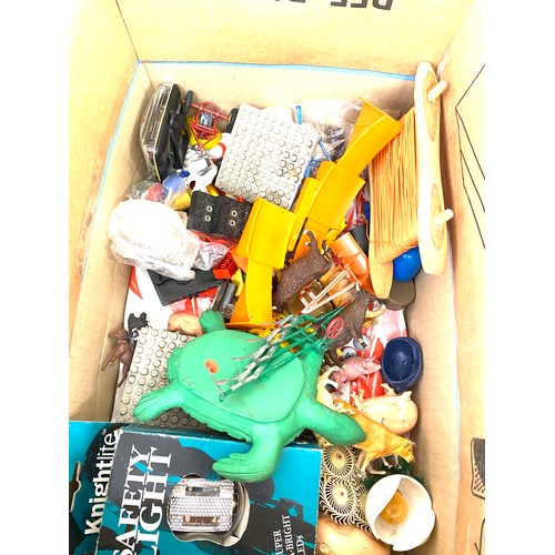 337 - Selection of vintage toys to include scaletrix, lego etc