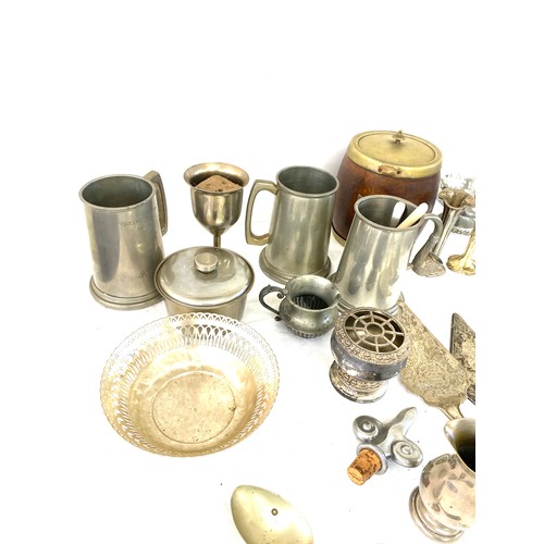 349 - Selection of silver plate to include tankards, cake knifes etc