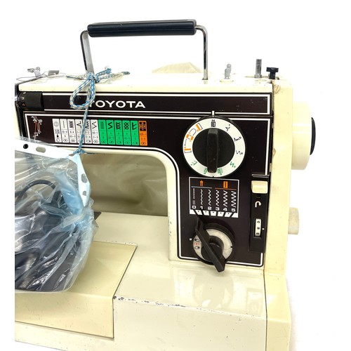 306 - Vintage Toyota sewing machine model 6600, untested