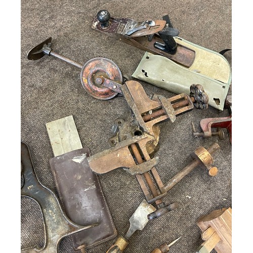 325 - Selection of vintage and later tools