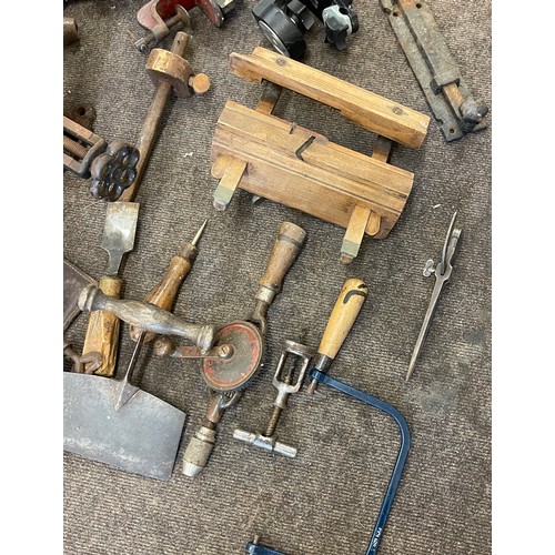 325 - Selection of vintage and later tools