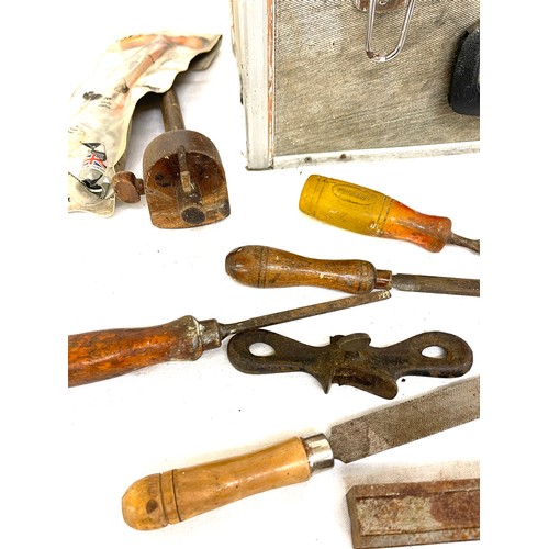 222 - Selection of vintage and later tools, to include chisels and hammers.