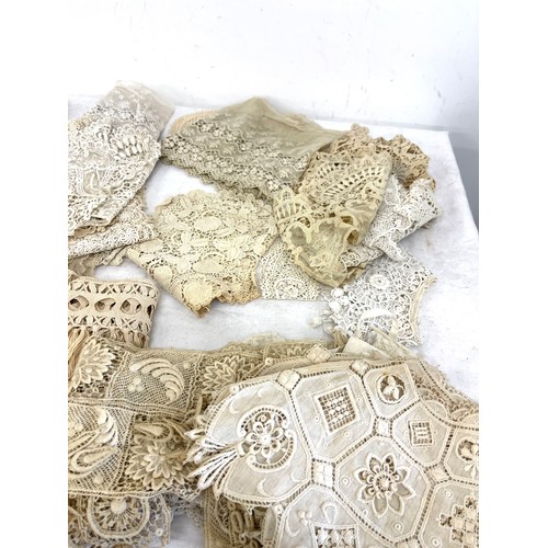 107 - Selection antique lace pieces to include collars, handmade crochet etc