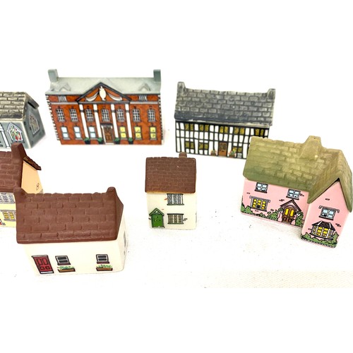 71 - Selection miniature Wade houses