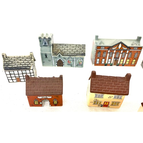 71 - Selection miniature Wade houses