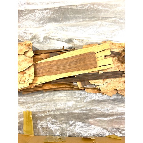 422A - Large selection of wood veneers