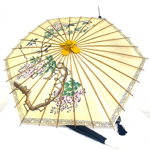 281 - Selection of vintage umbrellas/ parasols to include amber handled piece