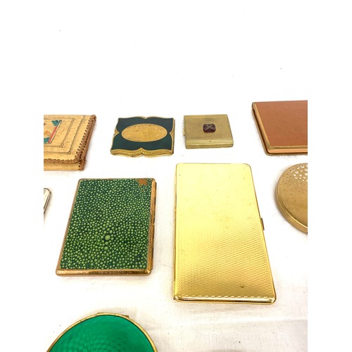 76 - Large quantity of ladies vintage compacts to include enamel pieces