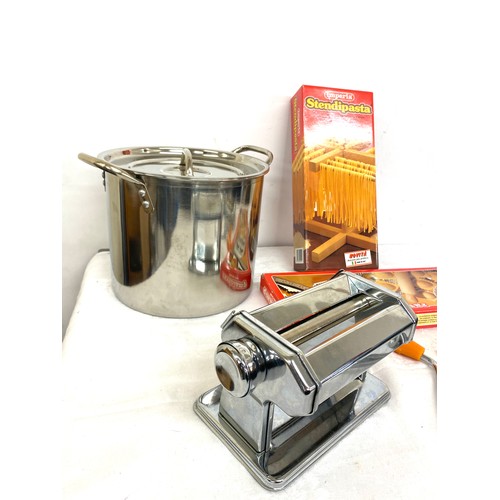 250 - Selection of kitchenalia, to include pasta machine, cooking pot etc