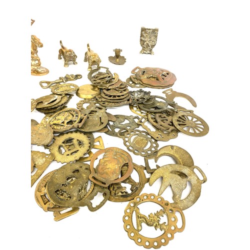 248 - Selection of vintage brassware to include horse hames, ornaments etc