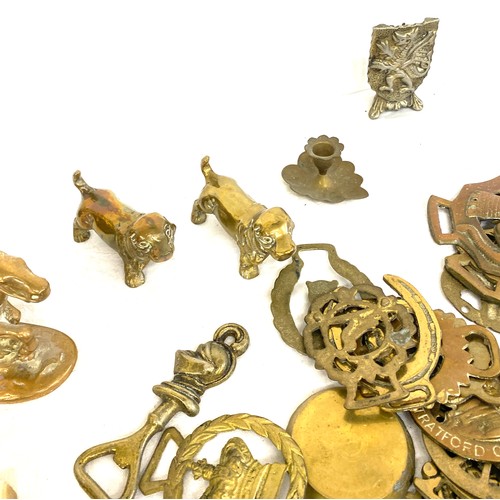 248 - Selection of vintage brassware to include horse hames, ornaments etc