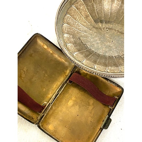 517 - Selection of silver pieces to include pin tray, cigarette case, brooch, approximate total 200g