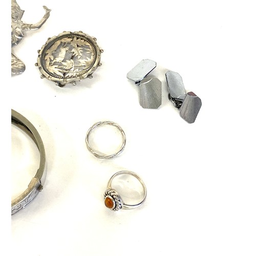 474 - Selection of silver jewellery pieces to include bangles, brooches, rings etc, total approximate weig... 