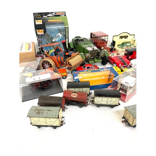 194 - Selection of vintage diecast cars, to include some later car models