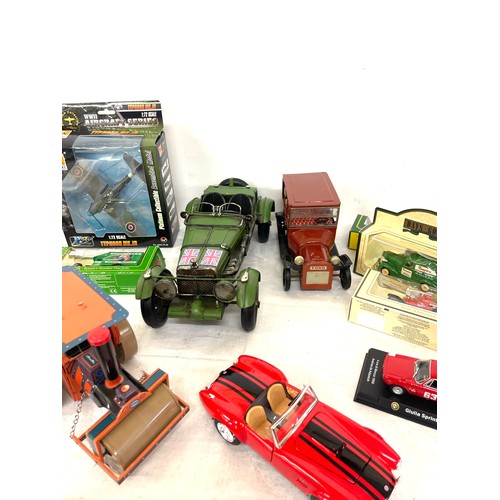 194 - Selection of vintage diecast cars, to include some later car models