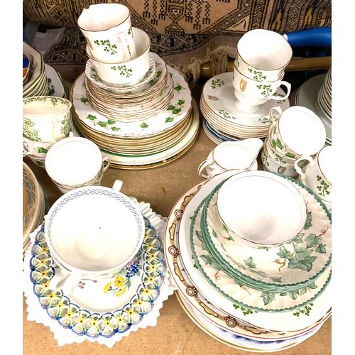 416 - Large selection of collectable pieces to include part tea sets, miscellaneous pottery/ china, makers... 