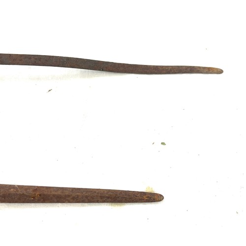 453 - 2 Vintage daggers, length of the longest dagger approx 21 inches