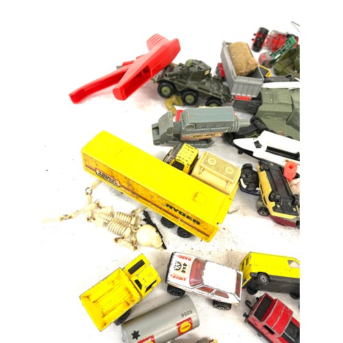 151 - Selection of diecast vehicles includes Corgi, Matchbox etc